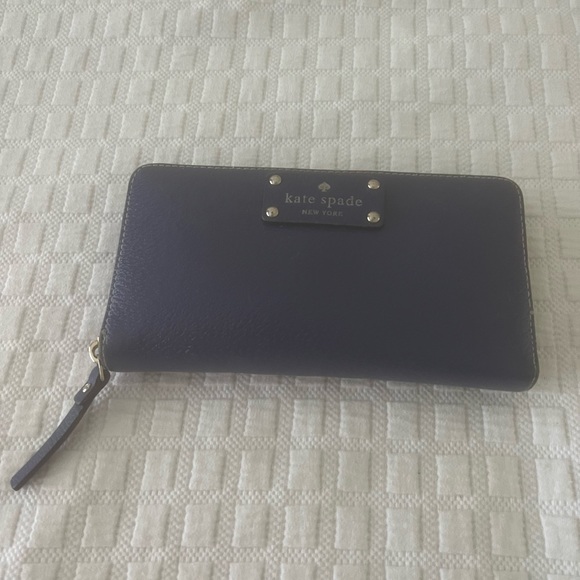 Kate spade wallet blue leather with 3 section zipper pocket 6 card slots - Picture 2 of 3